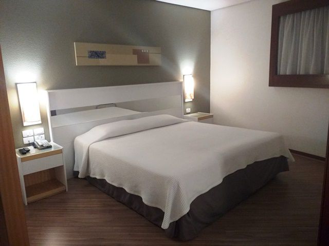 Nosso quarto no hotel Bristol Brasil 500, em Curitiba/PR.