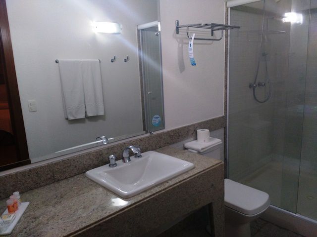 Nosso quarto no hotel Bristol Brasil 500, em Curitiba/PR.