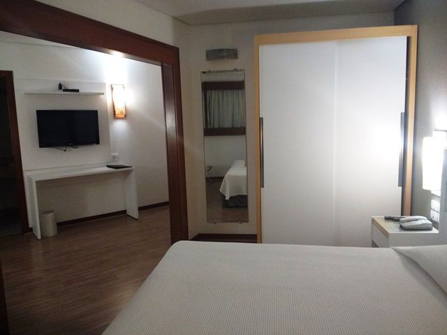 Nosso quarto no hotel Bristol Brasil 500, em Curitiba/PR.
