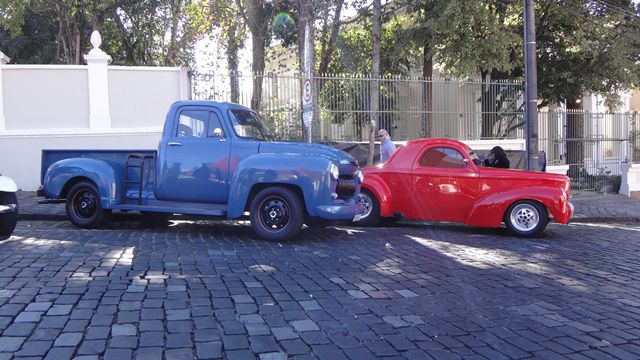 Exposição de carros antigos.