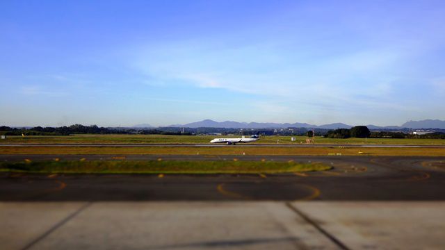 Pousos e decolagens no Aeropordo de Curitiba.