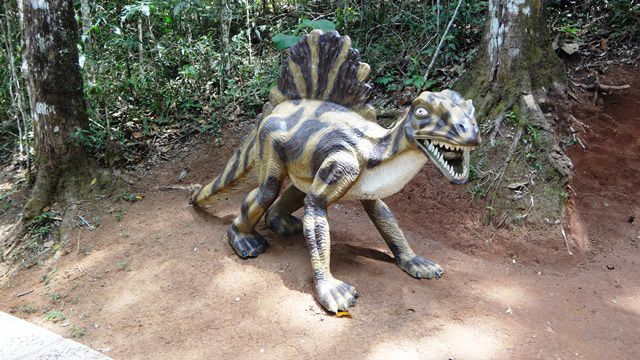 Jardim dos Pinhais Eco Parque - representação dos animais pré-históricos