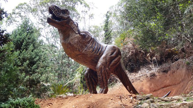 Jardim dos Pinhais Eco Parque - representação dos animais pré-históricos