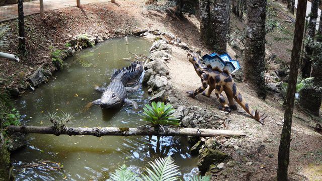 Jardim dos Pinhais Eco Parque - representação dos animais pré-históricos