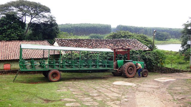 Passeio de trator pela fazenda