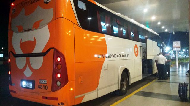 Ônibus para o transfer entre o Aeroparque e Ezeiza