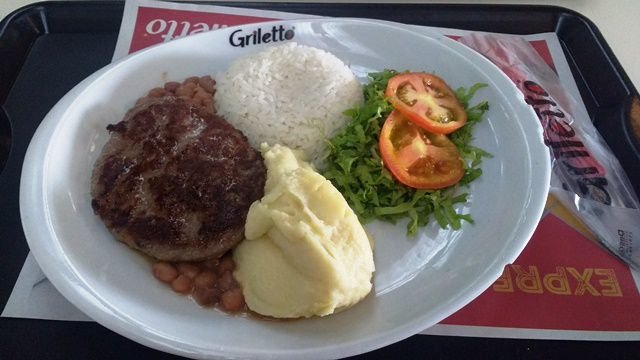 Almoço no Terminal Tietê - comida com sustância