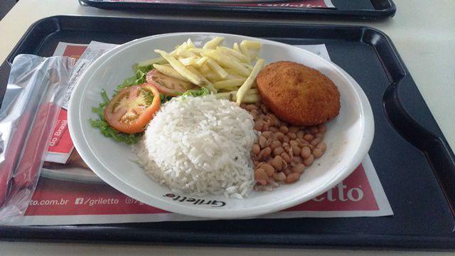 Almoço no Terminal Tietê - comida com sustância