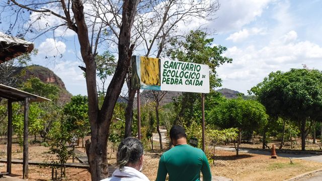 Pedra Caída - trilha para a Cachoeira do Santuário