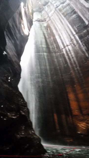 Pedra Caída - Cachoeira do Santuário