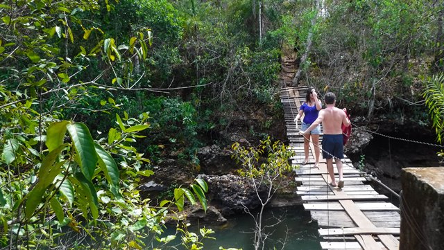 Ponte pênsil - Trilha para as Cachoeiras da Prata