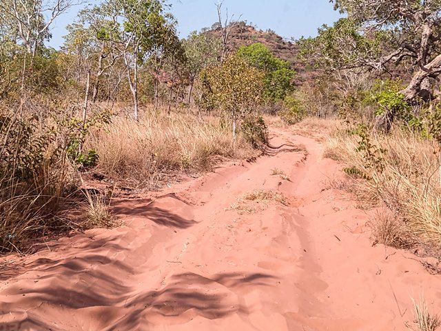 Estrada de areia fofa para chega à Cachoeira do Talho