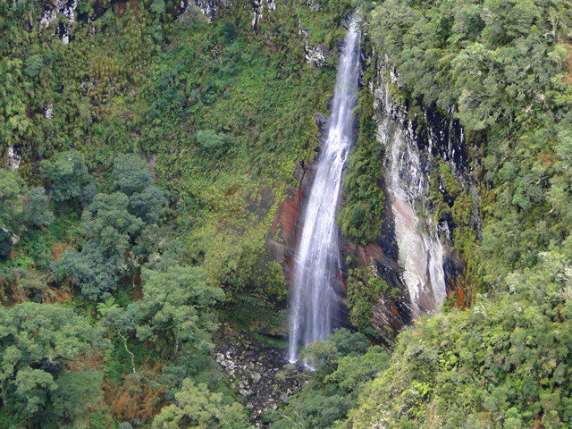 Cachoeira (ainda não é a principal do passeio)