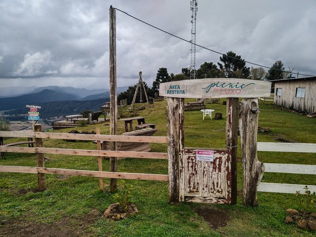 O Morro do Parapente tem uma área VIP com taxa adicional