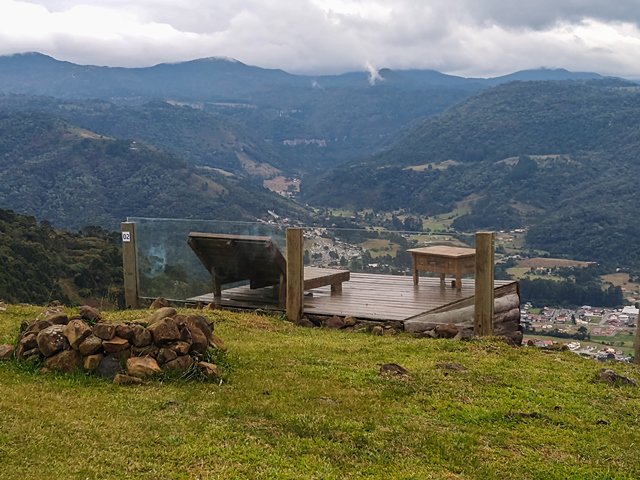 O Morro do Parapente tem uma área VIP com taxa adicional