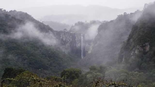 Cachoeira do Avencal vista da estrada