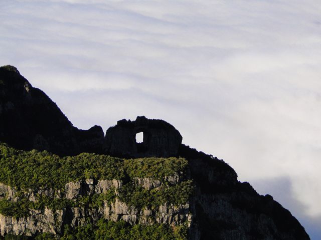 Pedra Furada vista do mirante do Morro da Igreja
