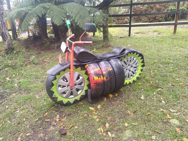 Objetos feitos com pneus - Eco Parque Véu de Noiva