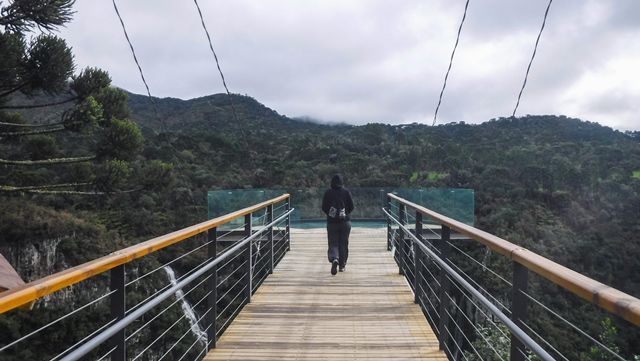 Chegando ao mirante de vidro da Cachoeira Papuã