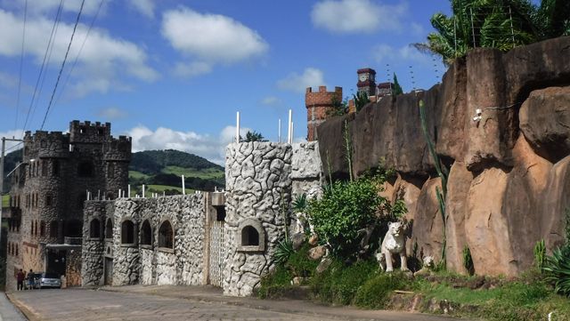 Castelo Bispo de Sá, casa de eventos em Bueno Brandão