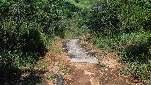 Trilha para a base da Cachoeira dos Luis