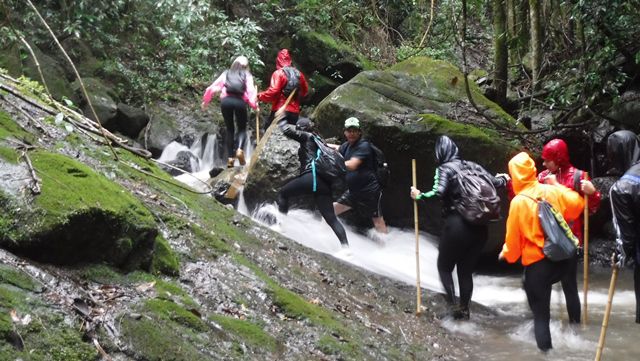 Trilha da Cachoeira do Túnel