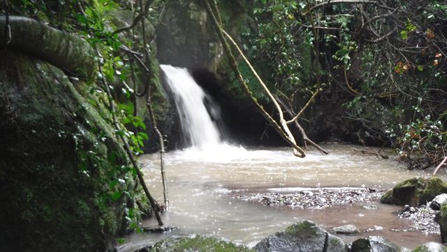 Trilha da Cachoeira do Túnel