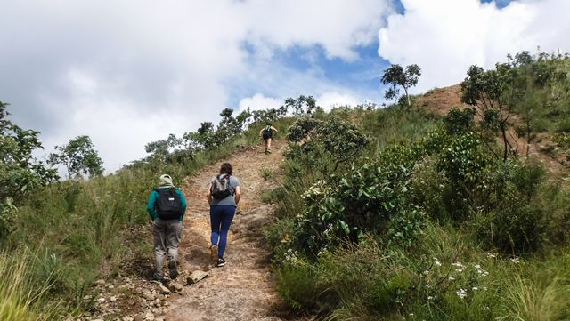 Subindo ao topo do Morro dos Ventos