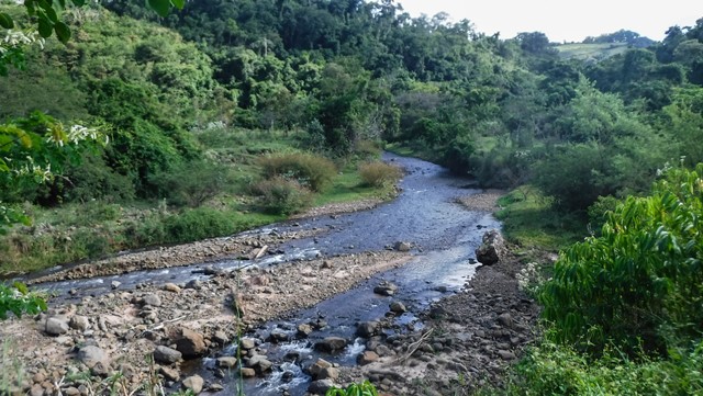 Rio que vem da Cachoeira Indiana