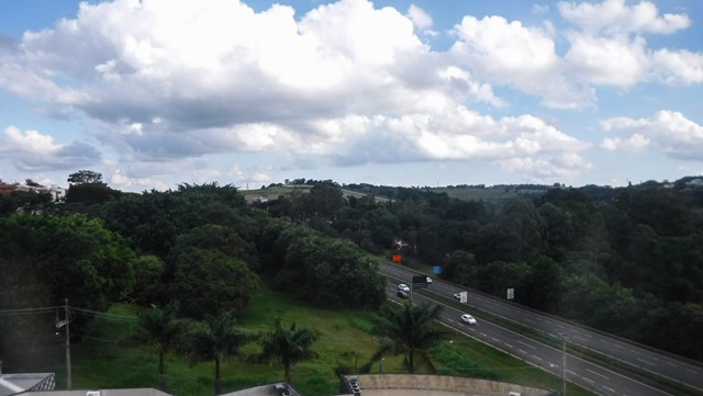 Vista da enorme janela de vidro que tem no restaurante