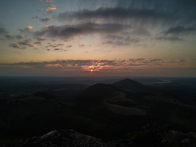 Nascer do Sol na Pedra do Índio, em Botucatu/SP