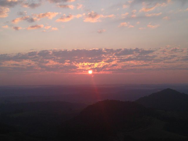 Nascer do Sol na Pedra do Índio, em Botucatu/SP