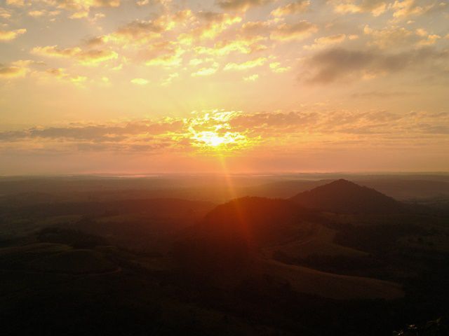 Nascer do Sol na Pedra do Índio, em Botucatu/SP