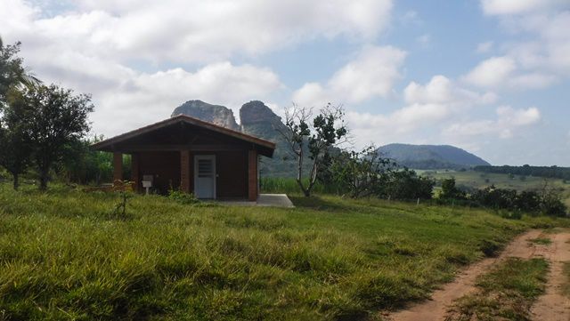 Parada para uso do banheiro. Depois desse ponto, só na Base das Três Pedras