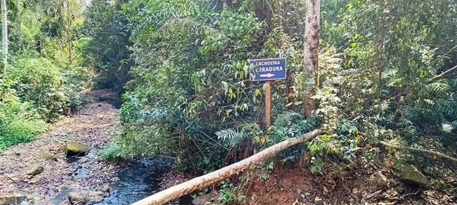 Trilha para a Cachoeira Ferradura