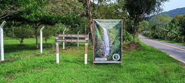 Vale das Ostras e Cachoeira do Meu Deus