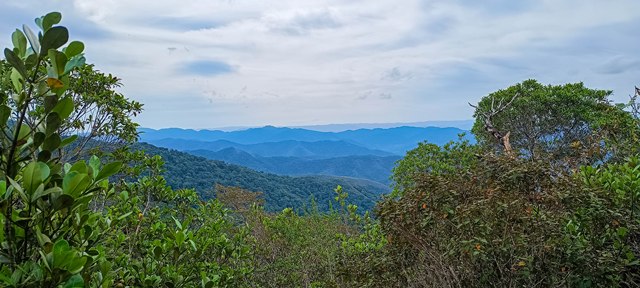 Trilha do Mirante do Governador, no Parque Caverna do Diabo