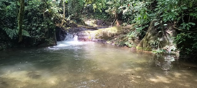 Trilha pelo Vale das Ostras, em Eldorado/SP