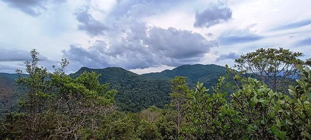 Trilha do Mirante do Governador, no Parque Caverna do Diabo