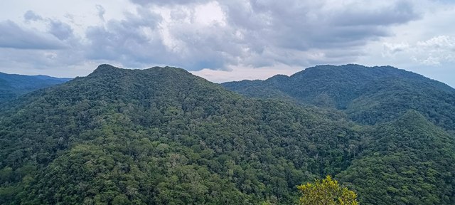 Trilha do Mirante do Governador, no Parque Caverna do Diabo