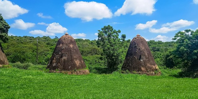 Ruínas dos Fornos de Carvão (restam apenas 3 dos 7 fornos originais)