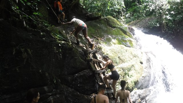 Trilha pelo Vale das Ostras, em Eldorado/SP