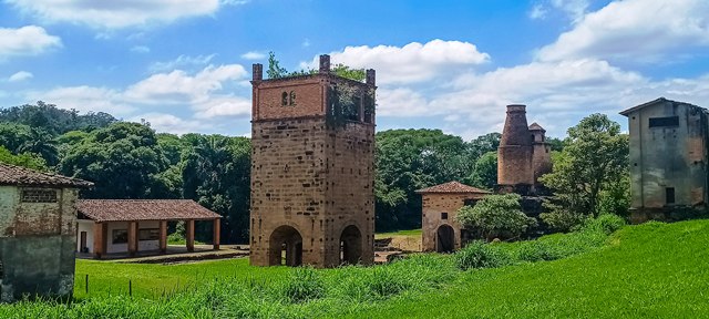 Alto Forno Mursa, com aproximadamente 12 metros de altura