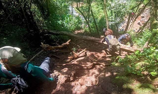 Descida para a segunda cachoeira