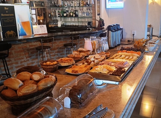 Café da manhã no hotel, antes do passeio