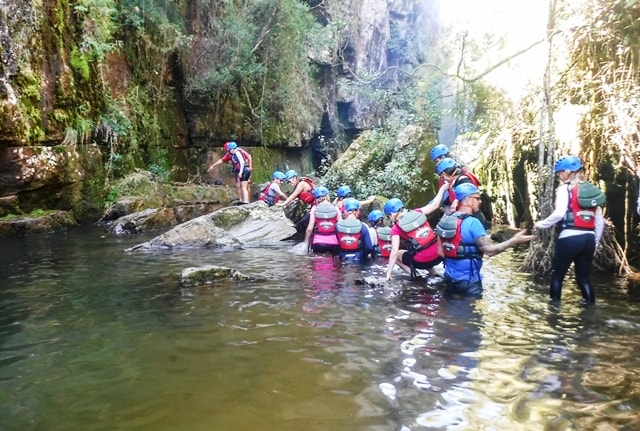 Começando o aquatrekking até a Cachoeira Véu da Noiva