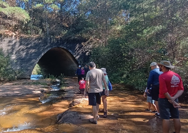 "Túnel" no rio Cilada