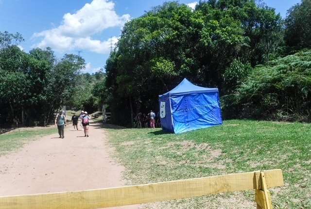 Tenda para a troca da roupa molhada