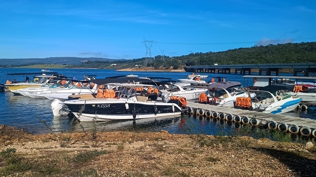 Na marina, aguardando o passeio