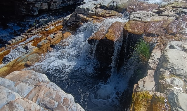 Quedas d'água perto da Cachoeira da Pedra Ancorada